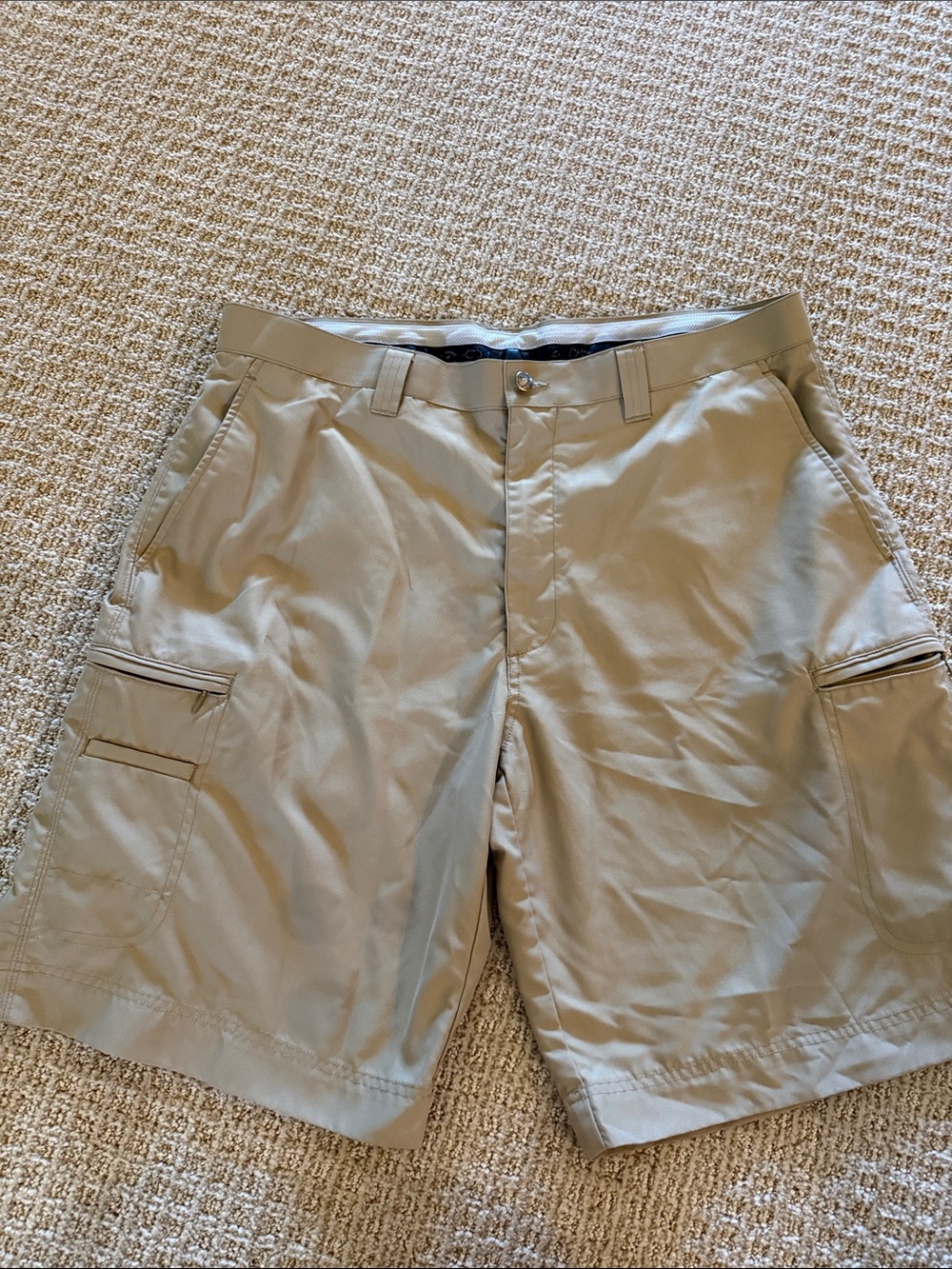 Men’s Callaway golf flat front khaki shorts sz 36